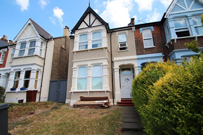 1 Bedroom Apartment To Rent In The Avenue, London, E4
