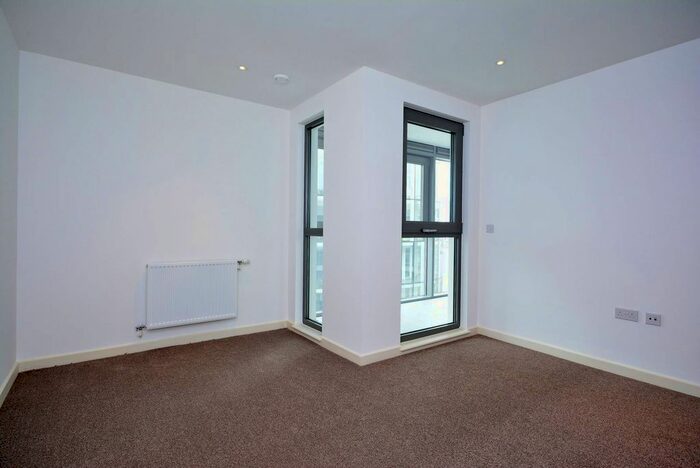 2 Bedroom Flat To Rent In Great West Quarter, Brentford, TW8