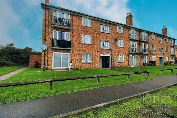 2 Bedroom Flat For Sale In Bentley Road, Hertford, SG14