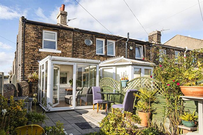 2 Bedroom Cottage For Sale In Laund Road, Huddersfield, HD3