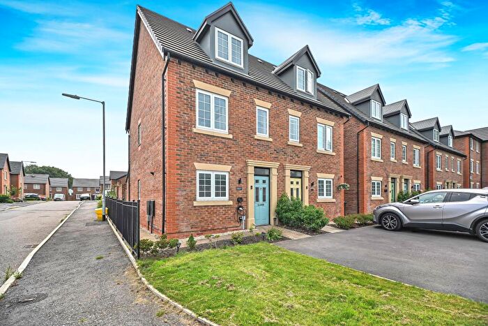 3 Bedroom Semi-Detached House For Sale In Watergate Close, Westhoughton, Bolton, BL5