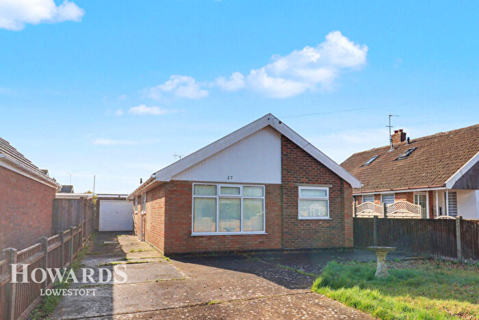 3 Bedroom Detached Bungalow For Sale In Clover Way, Gunton, NR32