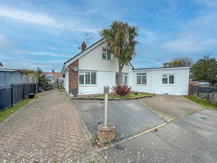 4 Bedroom Detached House For Sale In Silverthorne Close, Rochford, SS4