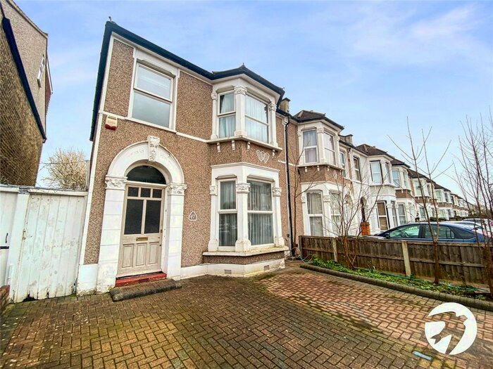 3 Bedroom End Of Terrace House To Rent In Minard Road, Catford, London, SE6