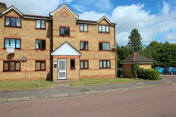 1 Bedroom Flat To Rent In Prestatyn Close, Stevenage, SG1
