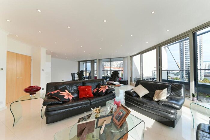 3 Bedroom Apartment To Rent In Boardwalk Place, London, E14