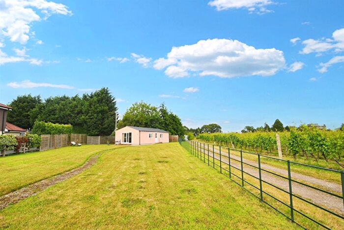 1 Bedroom Bungalow To Rent In Nutbourne, Pulborough, RH20