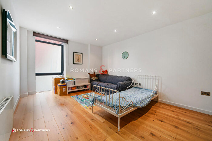 1 Bedroom Apartment To Rent In Lattice House, Aldgate, E1