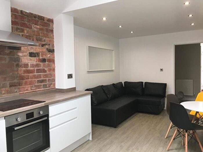 5 Bedroom House To Rent In Daisy Road, Birmingham, B16