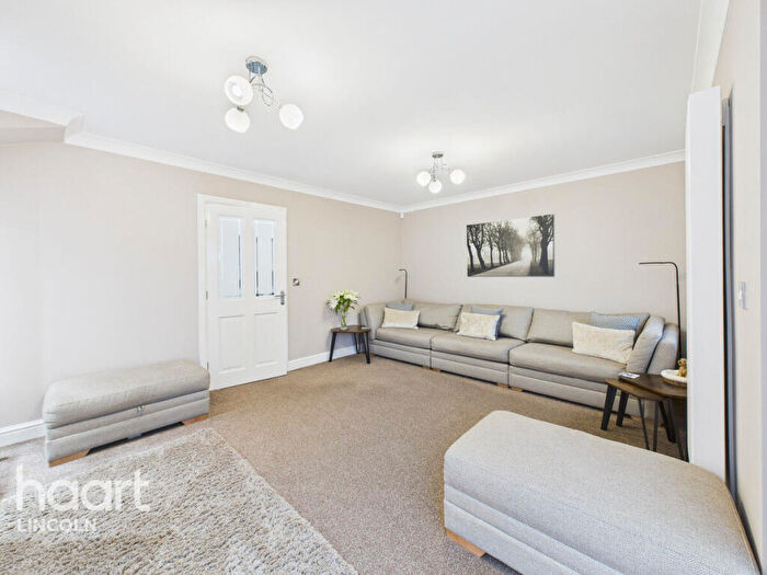 4 Bedroom Semi-Detached House For Sale In Hodson Close, Skellingthorpe, LN6