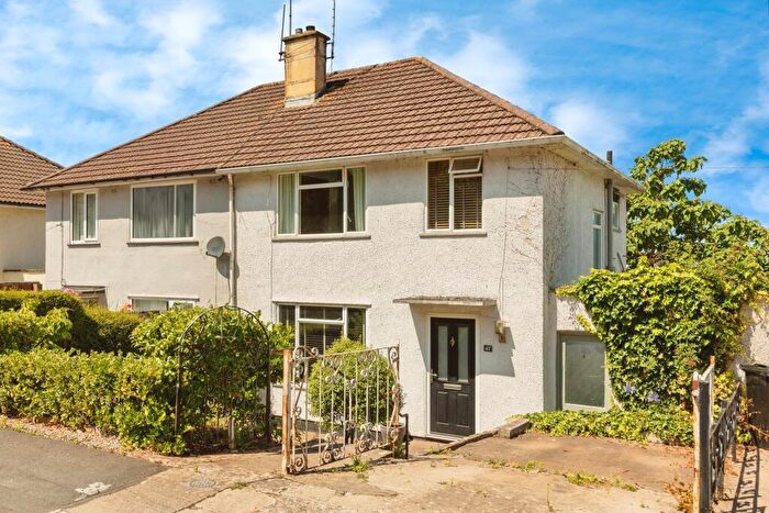 3 Bedroom Semi-Detached House For Sale In Oakhanger Drive, Bristol, BS11