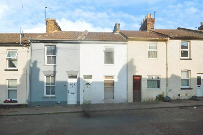 2 Bedroom Terraced House To Rent In Rose Street, Rochester, Kent, ME1