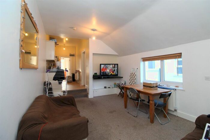 3 Bedroom Flat To Rent In Whitchurch Road, Heath, Cardiff, CF14