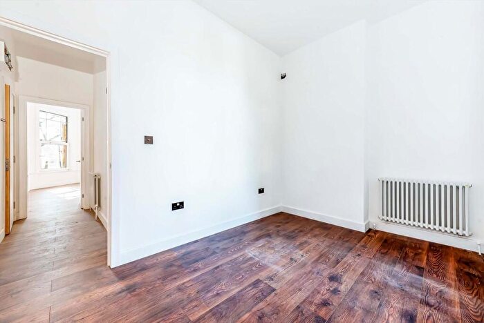 1 Bedroom Flat For Sale In Colney Hatch Lane, London, N10