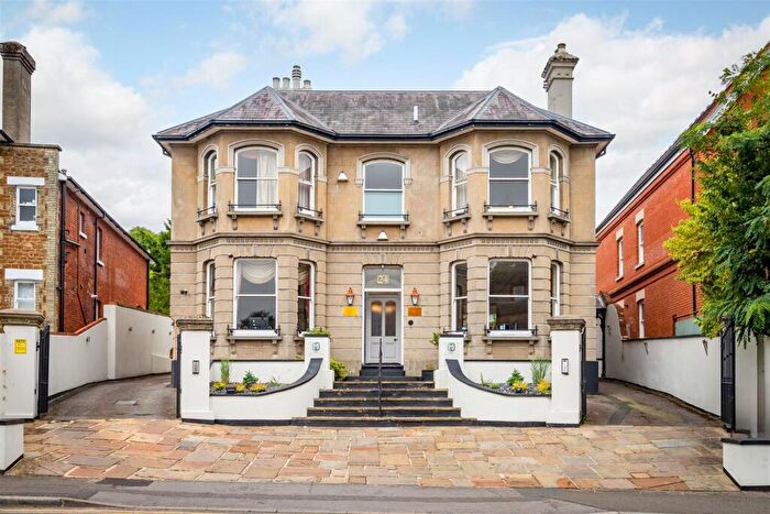 4 Bedroom Flat To Rent In Epsom Road, Guildford, GU1