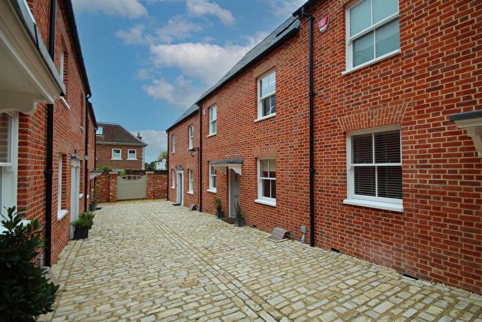 3 Bedroom Terraced House To Rent In High Street, Lymington, SO41