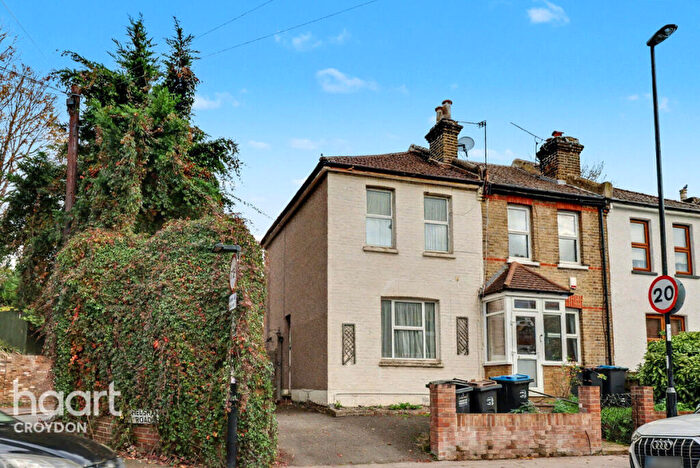 3 Bedroom End Of Terrace House For Sale In Chelsham Road, South Croydon, CR2