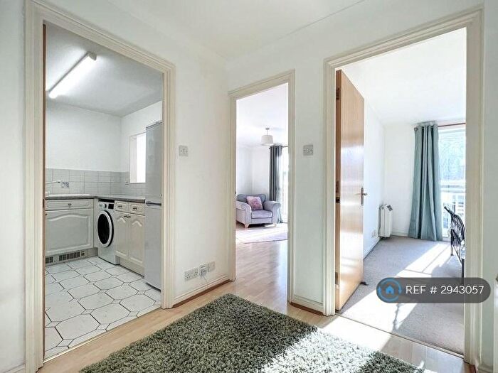 1 Bedroom Flat To Rent In Millennium Drive, London, E14