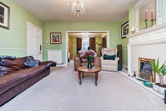 3 Bedroom Terraced House For Sale In Kettering Road, Northampton, NN2