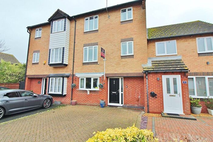 4 Bedroom Town House For Sale In Althorpe Drive, Anchorage Park, PO3