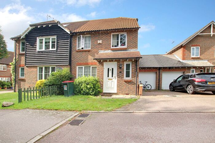 3 Bedroom Semi-Detached House To Rent In Brandon Close, Maidenbower, RH10