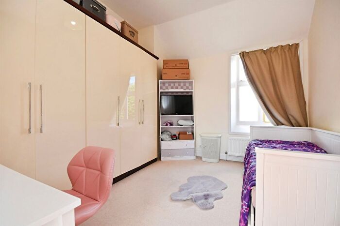 2 Bedroom Flat For Sale In Grey Lady Place, Billericay, CM11