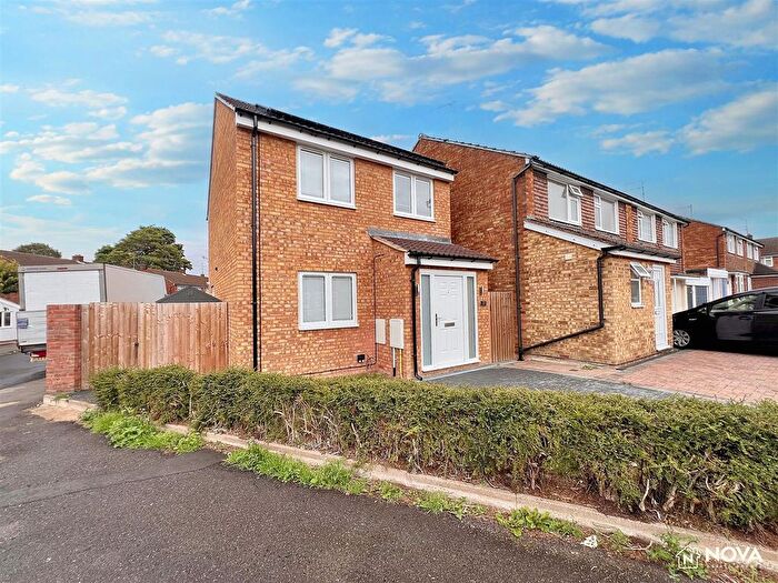 3 Bedroom Detached House To Rent In Stanmore Crescent, Luton, LU3