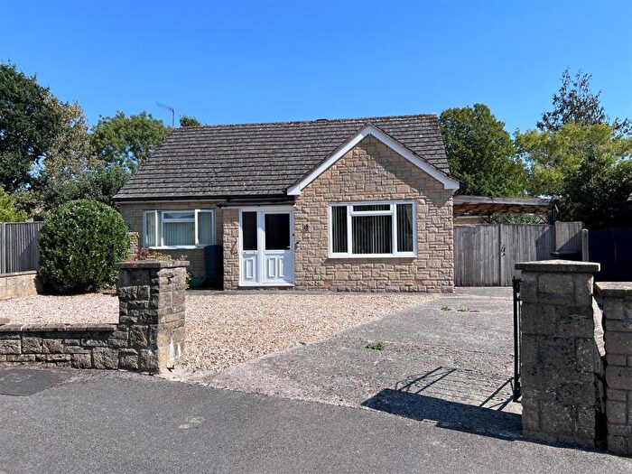 3 Bedroom Chalet For Sale In Barnaby Mead, Gillingham, SP8