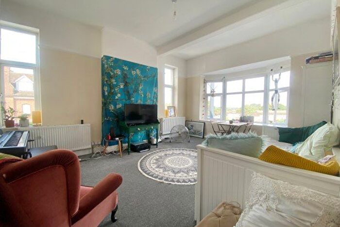 5 Bedroom Flat To Rent In Baring Road, London, SE12