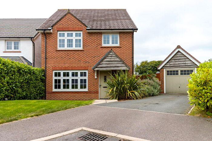 4 Bedroom Detached House For Sale In Lea Green, Moorside, Oldham, OL4