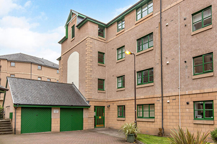 2 Bedroom Flat To Rent In , Silvermills, Edinburgh, EH3