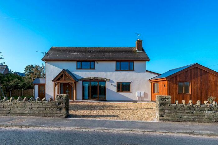 3 Bedroom Flat To Rent In Summerwood Lane, Halsall, L39