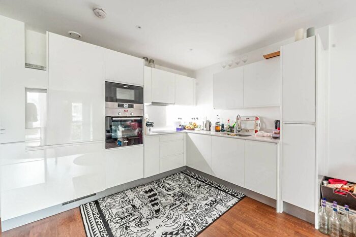 2 Bedroom Flat To Rent In Howard Road, Stanmore, HA7