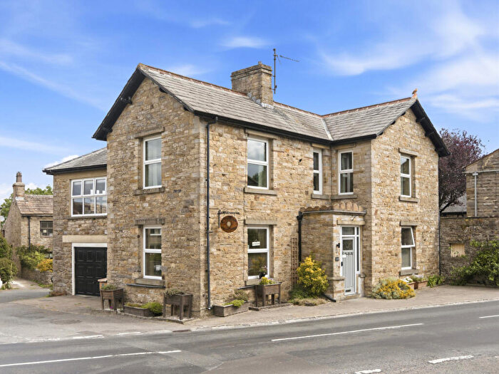4 Bedroom Character Property For Sale In Cornlee, Aysgarth, DL8