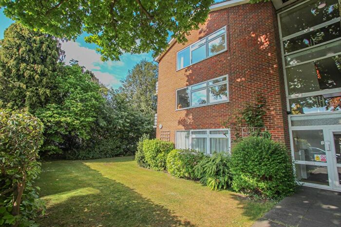 2 Bedroom Apartment To Rent In Long Lodge Drive, Walton-On-Thames, KT12