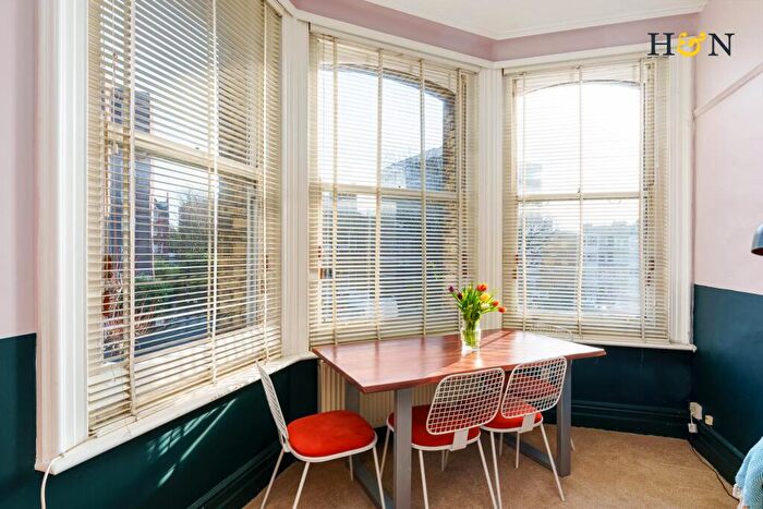 1 Bedroom Flat For Sale In Eaton Gardens Mansions, Eaton Gardens, Hove, BN3