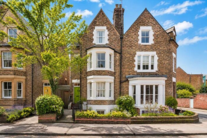 4 Bedroom Semi-Detached House For Sale In Richmond Road, Central Oxford, OX1