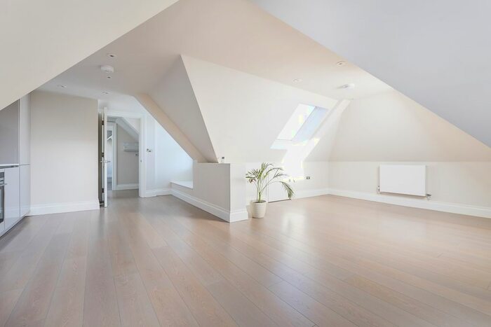 1 Bedroom Flat To Rent In Bridgeman Road, Teddington, TW11