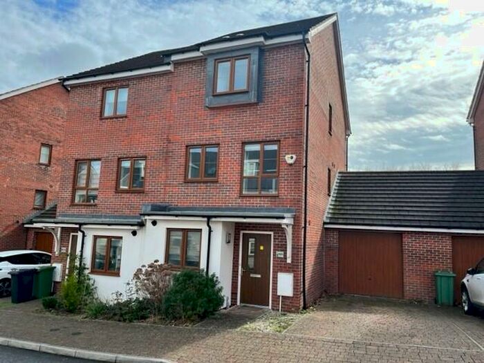 4 Bedroom Town House To Rent In Rooksdown, Basingstoke, RG24