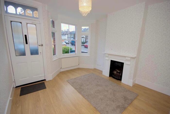 2 Bedroom Property To Rent In Birkbeck Road, North Finchley, N12