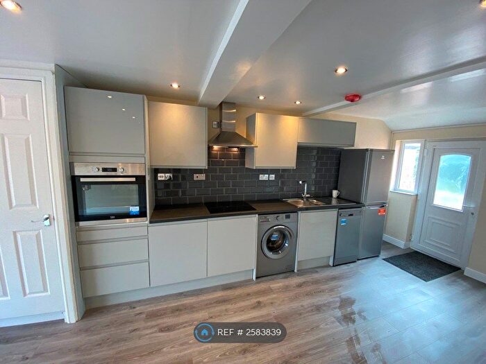 2 Bedroom Flat To Rent In Hillmorton Road, Rugby, CV22