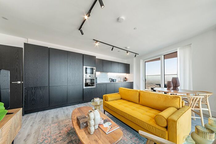 2 Bedroom Flat To Rent In Portal Way, Acton, W3