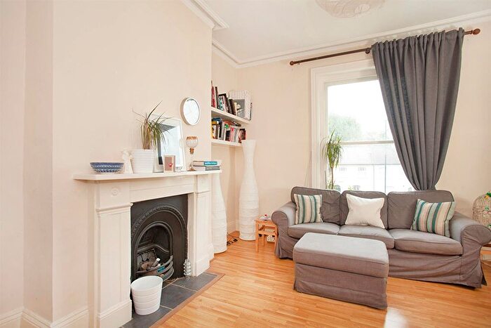 2 Bedroom Flat To Rent In Chiswick High Road, London, W4
