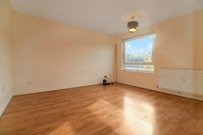 2 Bedroom Flat To Rent In Victoria Crescent, London, N15