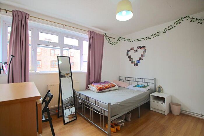 5 Bedroom Flat To Rent In Christian Street, London, E1