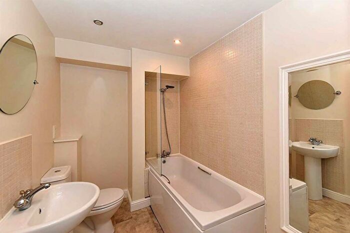 2 Bedroom Flat For Sale In Chester Road, Macclesfield, SK11