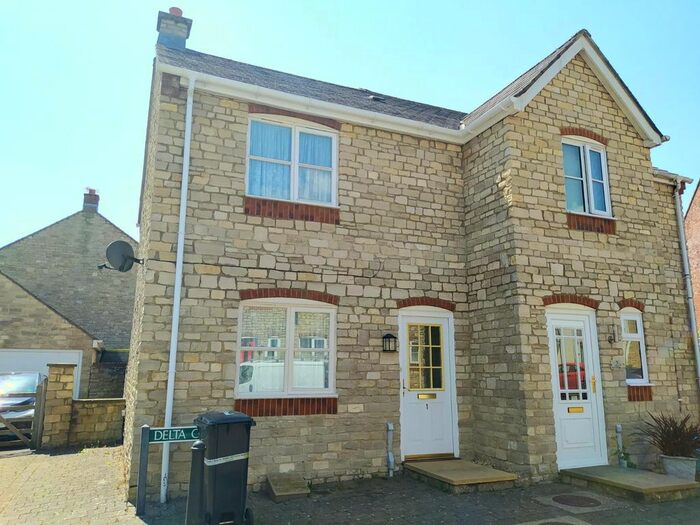 2 Bedroom Property To Rent In Delta Court, Frome, BA11