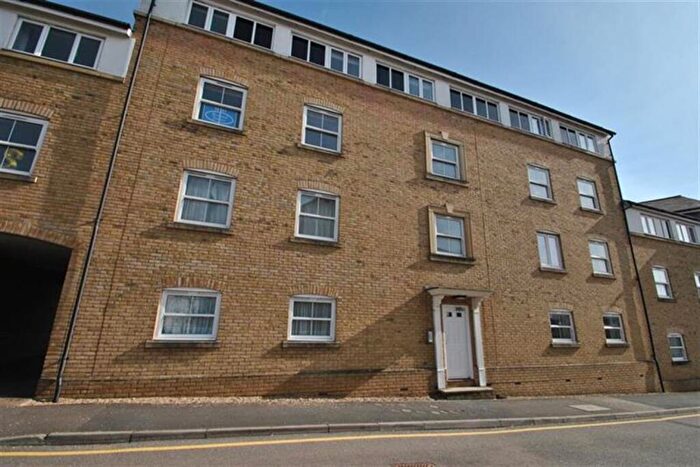 2 Bedroom Flat To Rent In Holden Close, Braintree, CM7