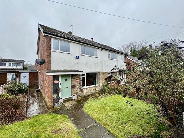 3 Bedroom Semi Detached House For Sale In School Lane, Kirkheaton, Huddersfield, HD5