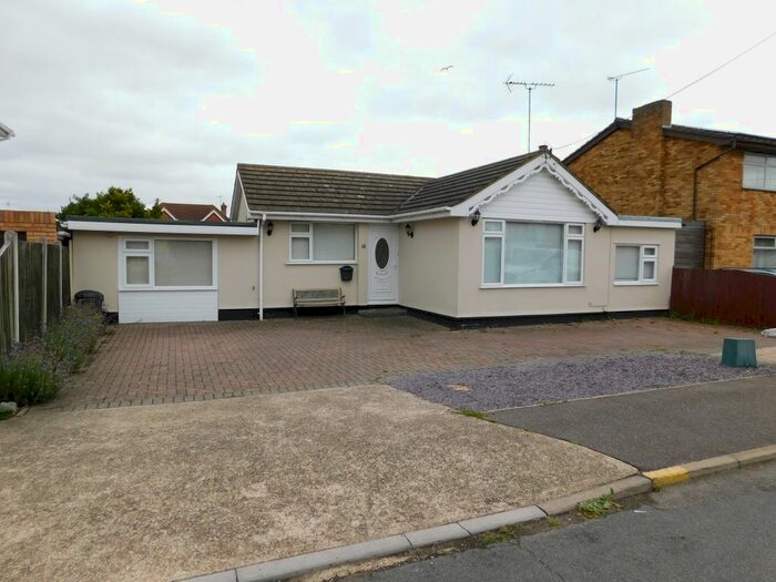 2 Bedroom Detached Bungalow To Rent In Surig Road, Canvey Island, SS8
